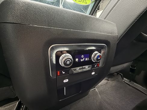 Used 2024 GMC Yukon XL Denali image 28