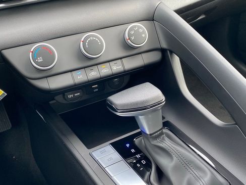 New 2026 Hyundai Elantra SE FWD image 17