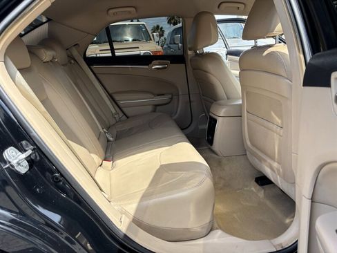 Used 2013 Chrysler 300 RWD image 13