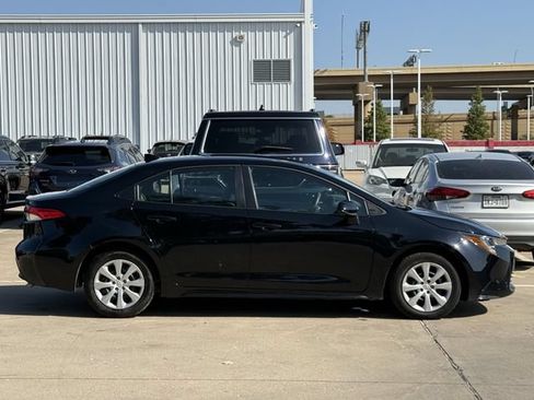 Used 2025 Toyota Corolla LE FWD image 3