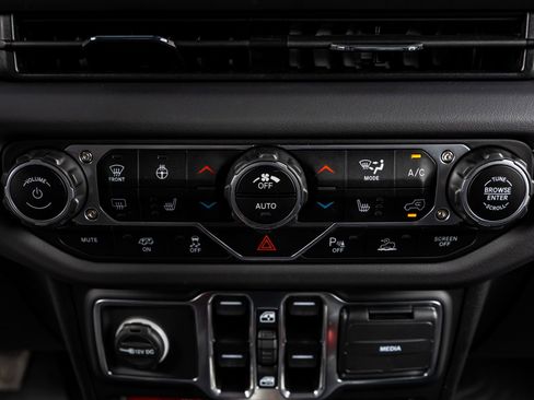 Used 2024 Jeep Wrangler Unlimited Rubicon 392 image 24