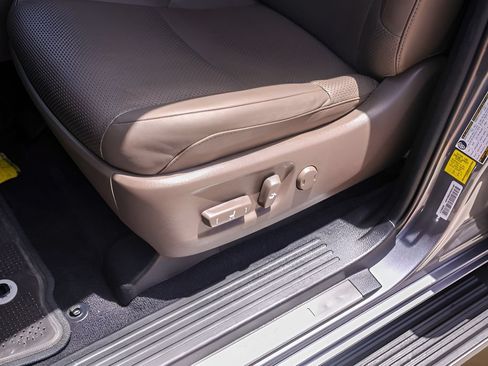 Used 2023 Lexus GX 460 Luxury w/ Accessory Package AWD/4WD image 8