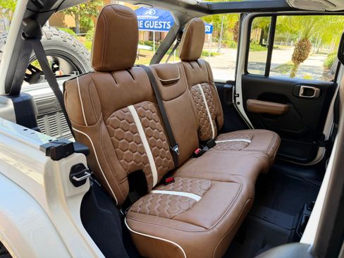 Used 2025 Jeep Wrangler Unlimited Sport AWD/4WD image 27