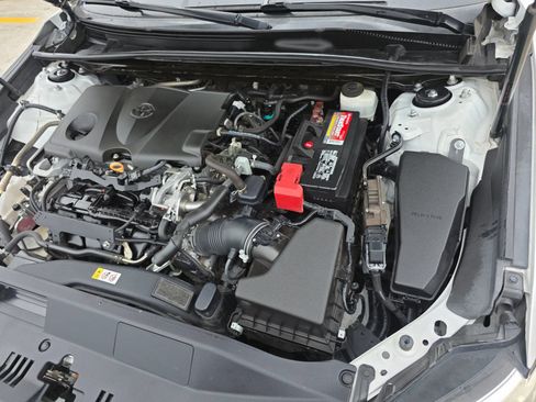 Used 2019 Toyota Camry XLE FWD image 39