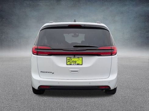 New 2026 Chrysler Pacifica Select w/ S Appearance Package FWD image 5