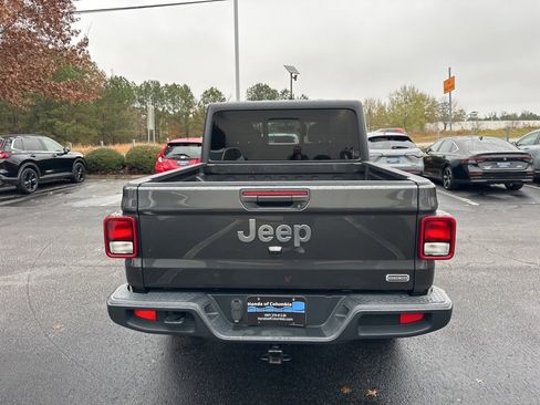 Used 2023 Jeep Gladiator Overland image 4