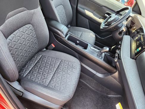 Certified 2025 Nissan Kicks SV AWD/4WD image 11