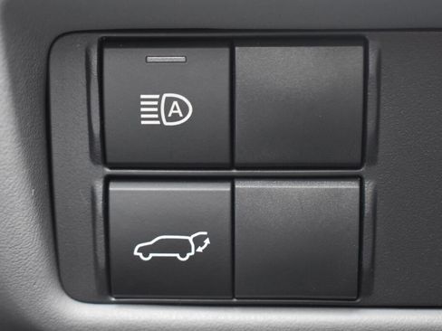 Used 2022 Toyota Highlander XLE AWD/4WD image 14