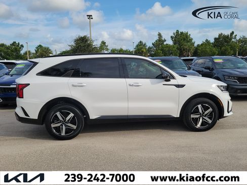 Certified 2023 Kia Sorento S FWD image 6