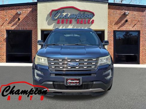 Used 2017 Ford Explorer XLT FWD image 10
