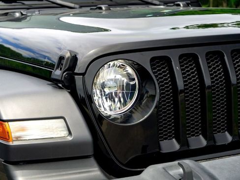 Used 2023 Jeep Wrangler Sport AWD/4WD image 4