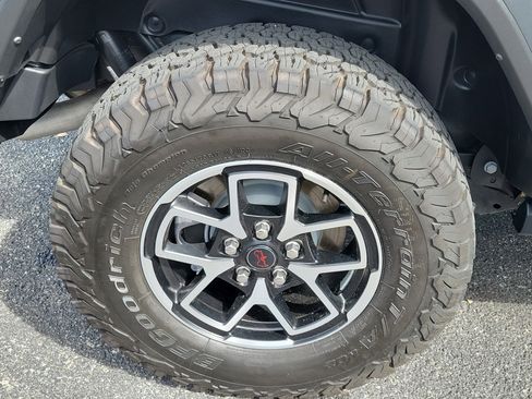 Used 2024 Jeep Wrangler Rubicon w/ Technology Group AWD/4WD image 10