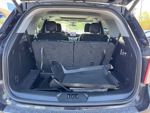 Used 2023 Ford Explorer XLT w/ Equipment Group 202A image 11