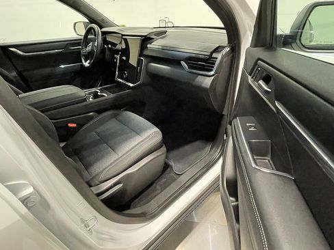 Used 2025 GMC Acadia Elevation image 27