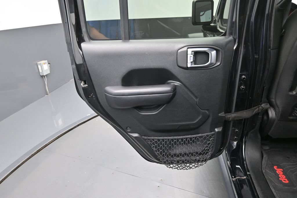 Used 2018 Jeep Wrangler Unlimited Rubicon w/ Dual Top Group AWD/4WD image 19