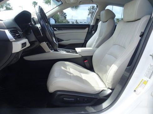 Certified 2018 Honda Accord Touring image 7