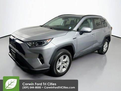 Used 2021 Toyota RAV4 XLE image 5
