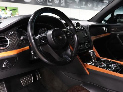 Used 2020 Bentley Bentayga Design Series image 10