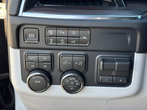 New 2026 Chevrolet Suburban Premier image 12