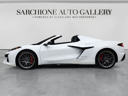 Used 2025 Chevrolet Corvette Z06 RWD image 11