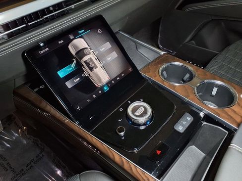 Certified 2025 Cadillac Escalade ESV Sport Platinum w/ LPO, ONYX Package AWD/4WD image 5