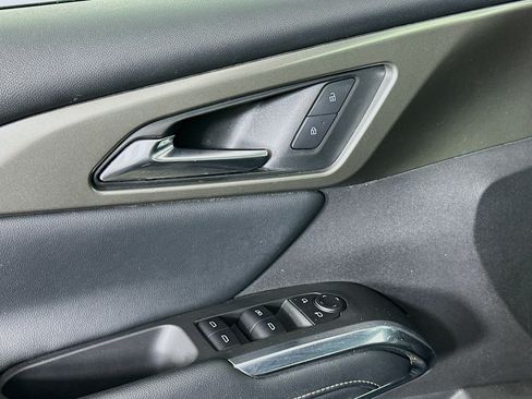 Used 2025 Chevrolet Traverse LT image 15