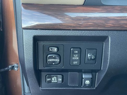 Used 2015 Toyota Tundra Limited RWD image 33