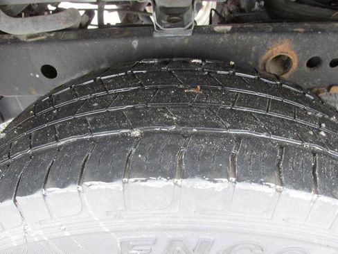 Used 2019 Nissan Frontier SV image 7