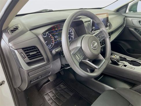 Used 2024 Nissan Rogue S image 10