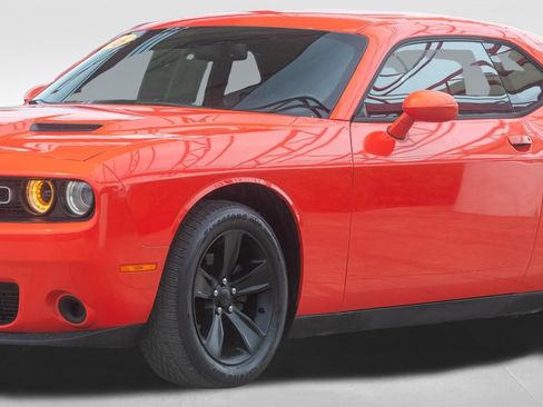 Used 2016 Dodge Challenger SXT RWD image 14