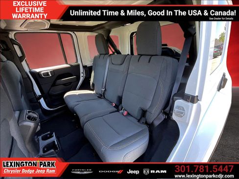 Used 2026 Jeep Wrangler Unlimited Sahara AWD/4WD image 22