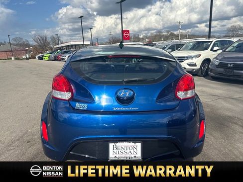 Used 2017 Hyundai Veloster Value Edition image 7