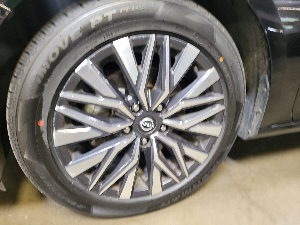 Used 2025 Nissan Altima 2.5 SV FWD image 31