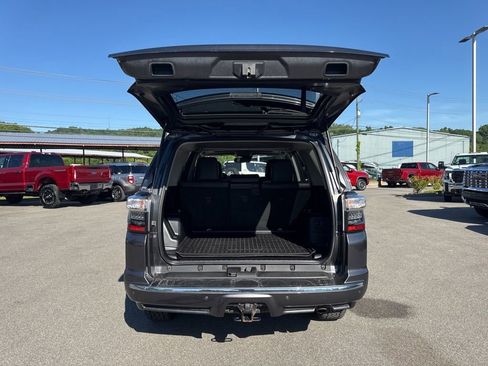 Used 2022 Toyota 4Runner Limited AWD/4WD image 19