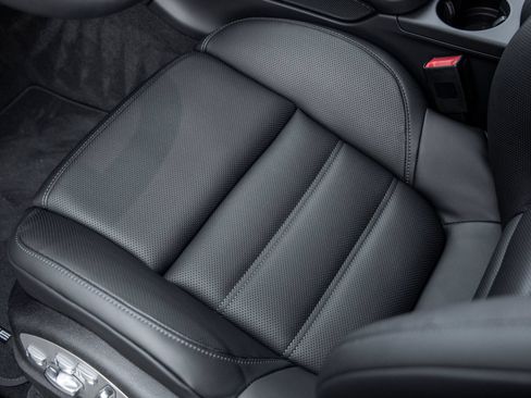 Certified 2026 Porsche Macan AWD/4WD image 23