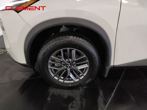 Used 2023 Nissan Rogue S image 40