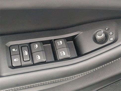 Used 2023 Jeep Grand Cherokee L Limited w/ Luxury Tech Group II image 12