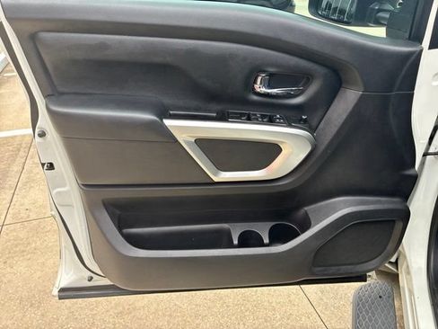 Used 2017 Nissan Titan SV AWD/4WD image 19