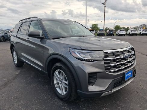 Used 2025 Ford Explorer Active AWD/4WD image 6
