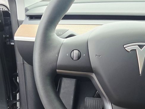 Used 2025 Tesla Model Y Long Range image 15