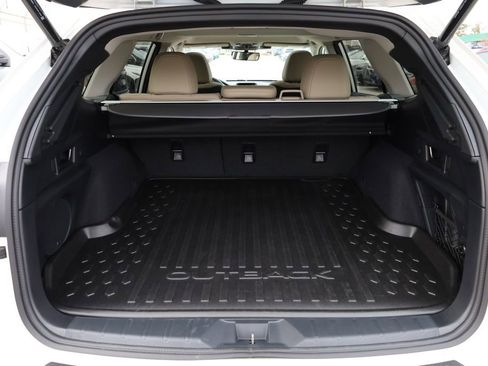 Certified 2025 Subaru Outback Limited image 7