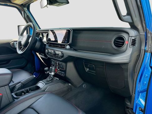 Used 2025 Jeep Wrangler Unlimited Rubicon w/ Safety Group image 27