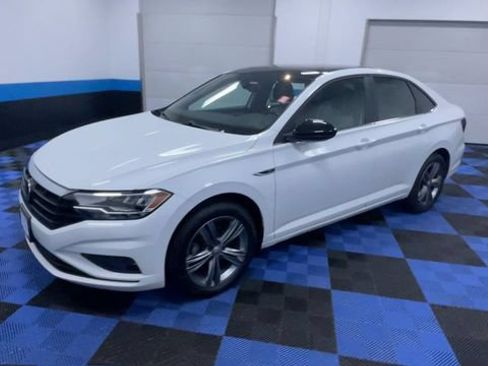 Used 2019 Volkswagen Jetta R-Line w/ R-Line Cold Weather Package FWD image 4