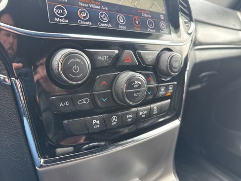 Used 2020 Jeep Grand Cherokee Limited image 20