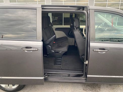 Used 2018 Dodge Grand Caravan SE w/ UConnect Hands-Free Group FWD image 25