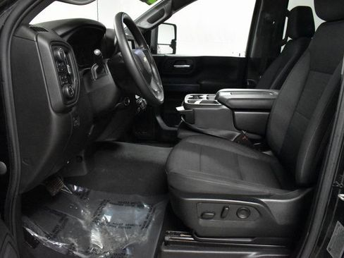 Used 2024 Chevrolet Silverado 2500 Custom w/ Custom Value Package image 11