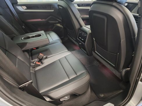 Used 2025 Porsche Cayenne image 22