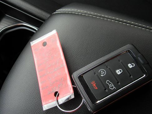 Used 2024 Jeep Grand Cherokee Laredo X AWD/4WD image 14