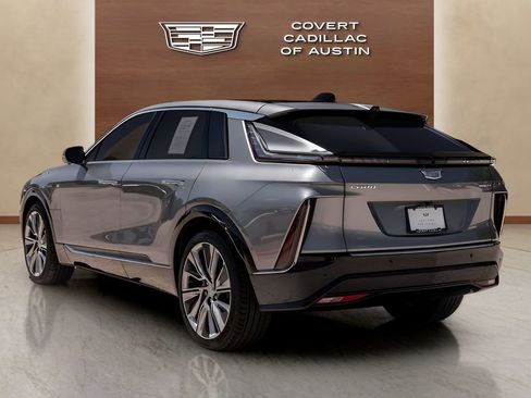 Certified 2025 Cadillac Lyriq Luxury w/ LPO, Floor Liner Package AWD/4WD image 3