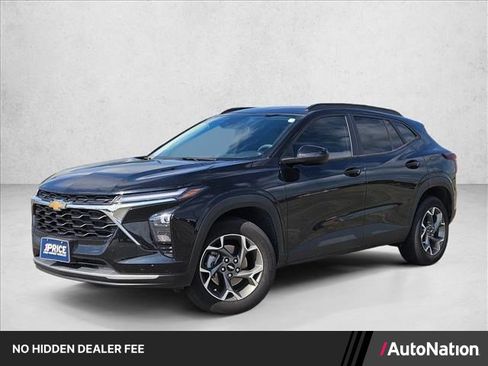 Certified 2026 Chevrolet Trax LT FWD image 1
